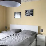 Nyaraló Am Weiher By Interhome Fischbach